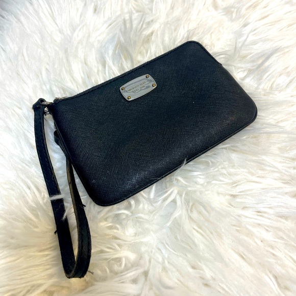 Accessories - Michael Kors Wristlet Wallet